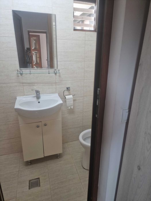 Inchiriez garsonieră)!