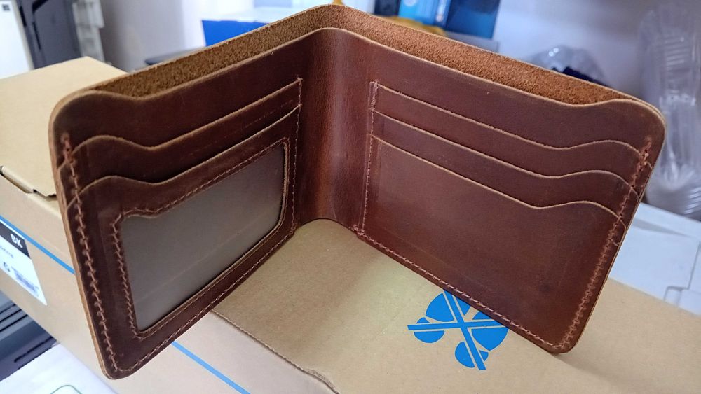 Чисто ново мъжко портмоне от естествена кожа