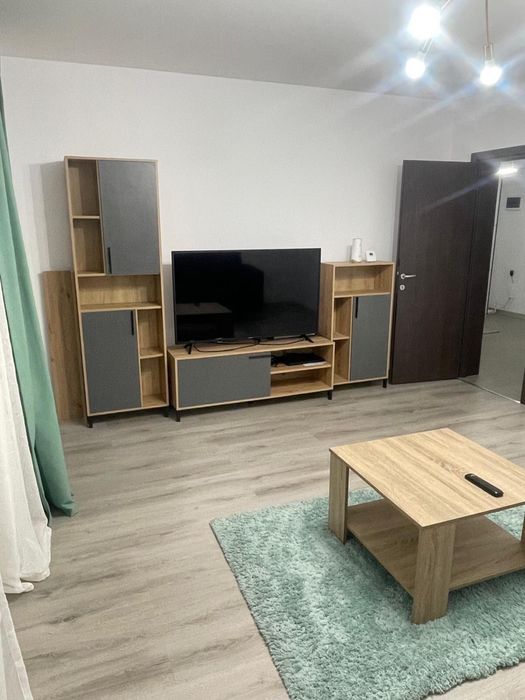 Inchiriez apartament Sân Petru