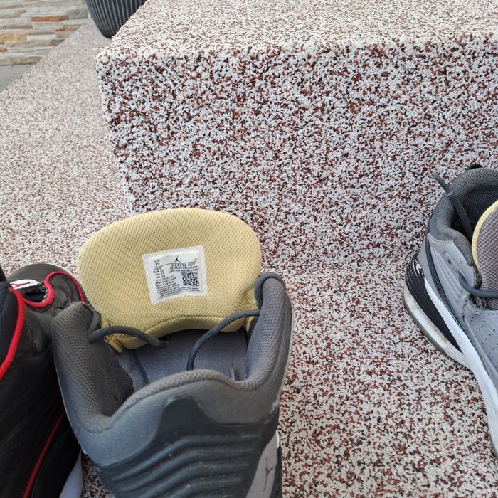 adidași Jordan foarte puțini folosiți
