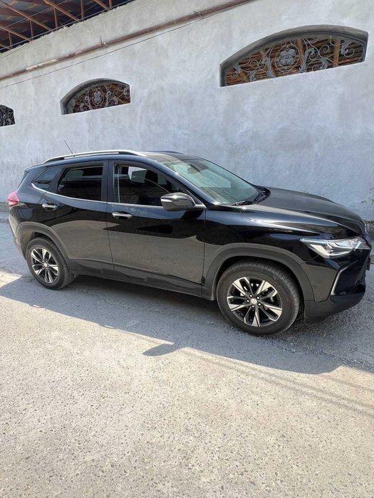 Chevrolet Tracker 2 rangi qora 2024-yil Oktyabr oy