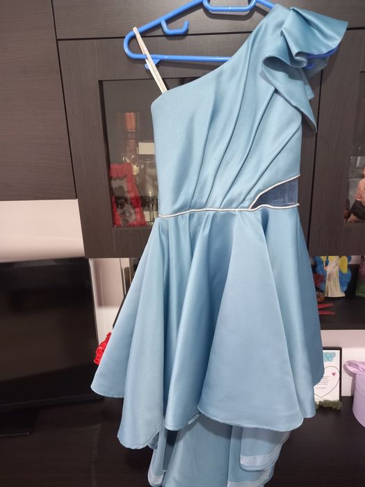 Rochiță ocazie cu trena  pt 10,11 ani