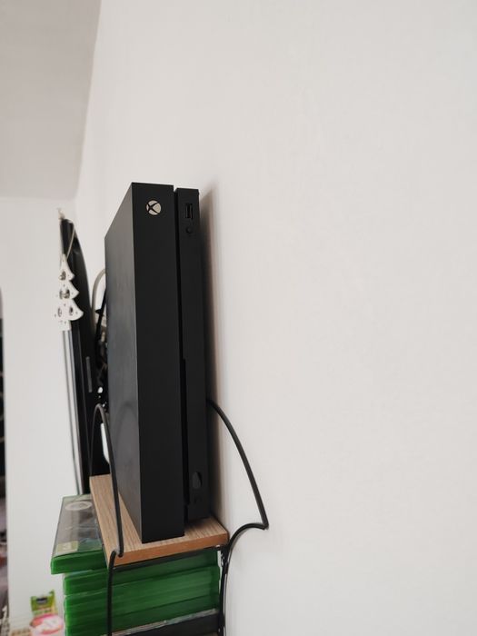 Xbox one X 800GB
