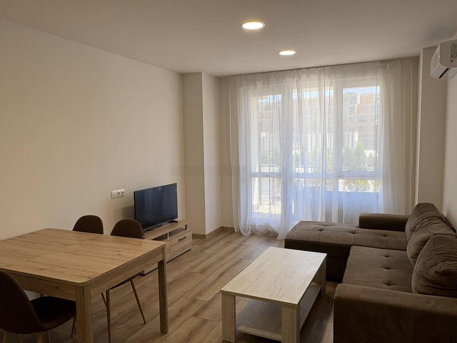 Дава се под наем Двустаен апартамент в Бургас, Сарафово - 69 кв.м за 561 € - Снимка #2