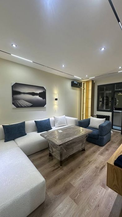 Массив Феруза Продаётся 1 комнатная с Балконом 2*6