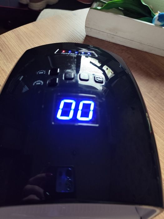 Акумулаторна лампа за маникюр