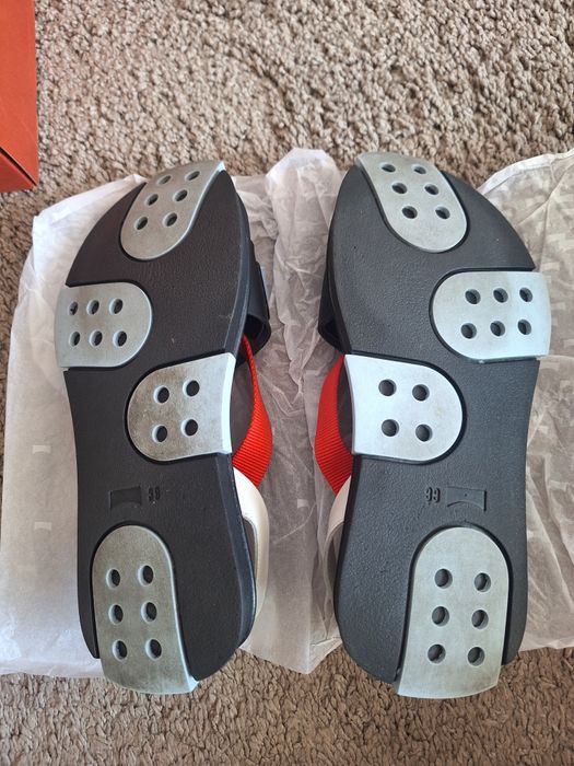 Продавам оригинални дамски сандали Caper