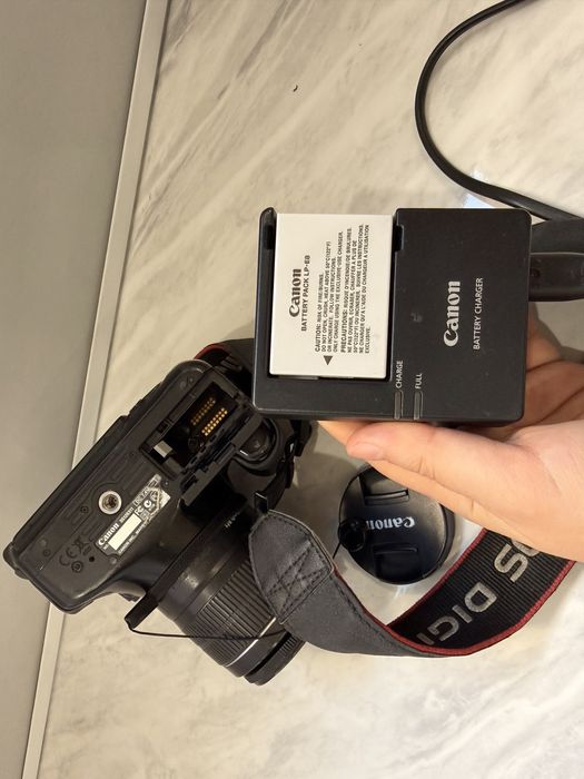 Срочно! Canon 600D, отличная камера для старта