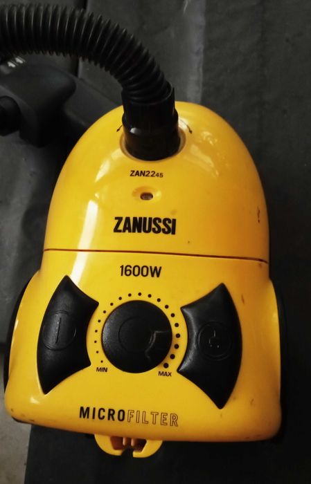 Прахосмукачка ZANUSSI 1600W