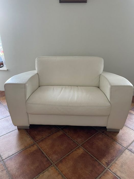 Canapea 2 locuri piele, stare excelenta