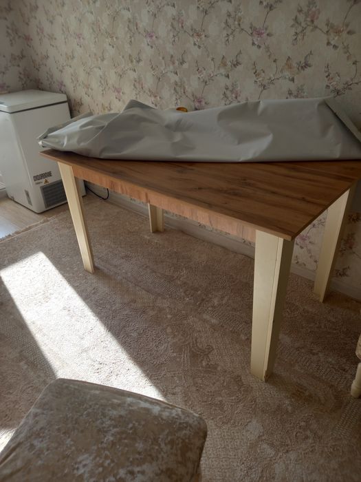 Продаётся кухонный стол