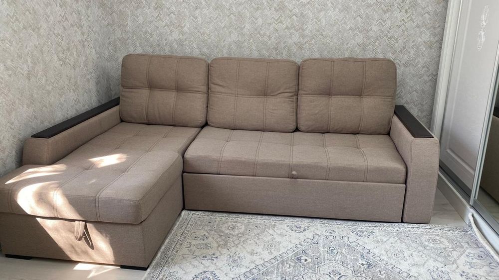 Срочно продам диван в отличном состоянии