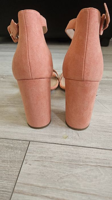 Нови сандали от велур