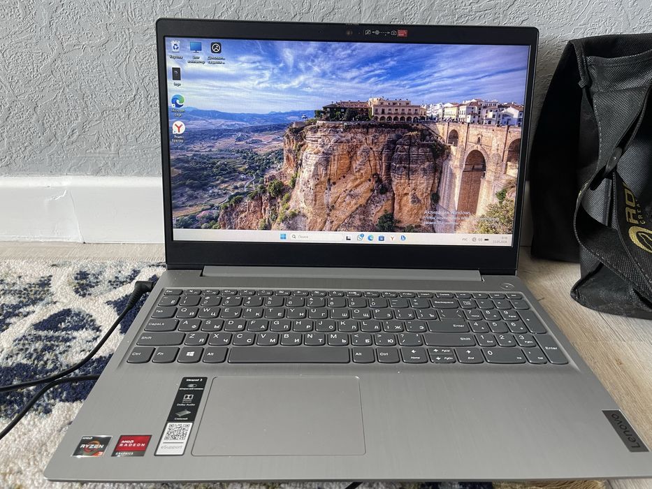 Lenovo - конкретно какой не знаю!