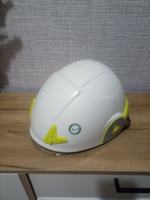 строительная каска отличное состояние !