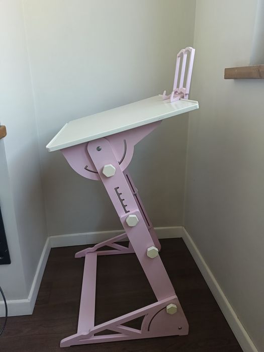 Продам растущий стол и стул