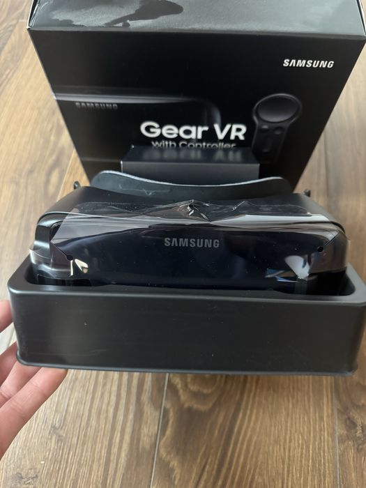 Vând ochelari Samsung Gear VR cu Controller