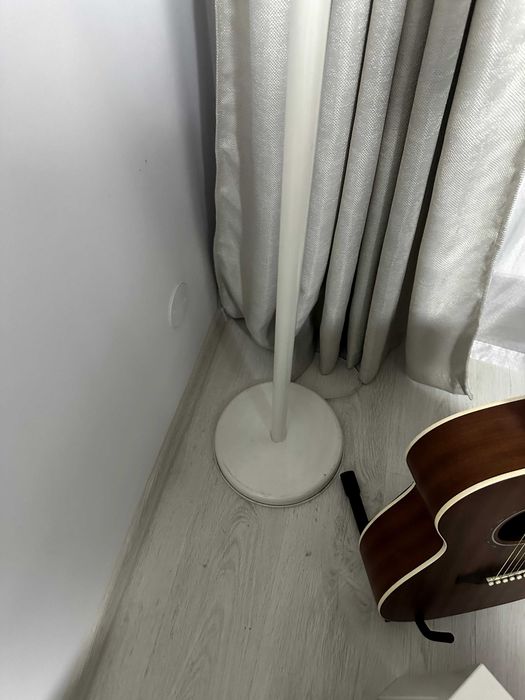 Lampadar cu picior inaltime 2 m, metalic , solid, lumina puternica REDUS 50%