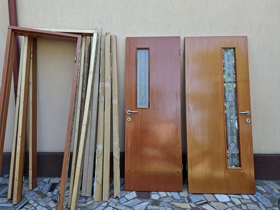 Vand 2 usi interior 80x200 si 70x200+ tocuri complete, stare buna
