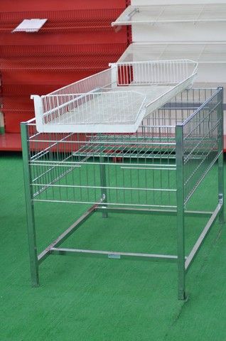 Метални стелажи тип гондола и крайстенни стелажи