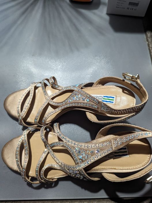 Sandale cu toc de ocazie