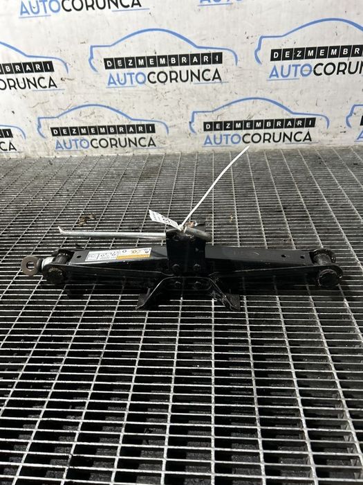Cric Mitsubishi Outlander III 2012 - 2015 (1339)