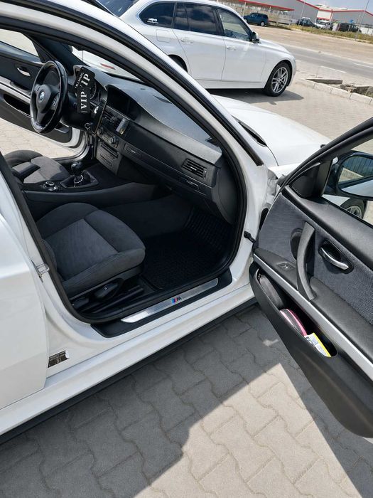 BMW Seria 3 E91 LCI 318d Touring – an 2012 – 143 CP