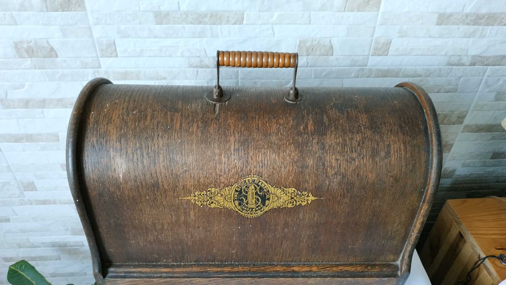 Стара ръчна шевна машина - Singer - 1912 година