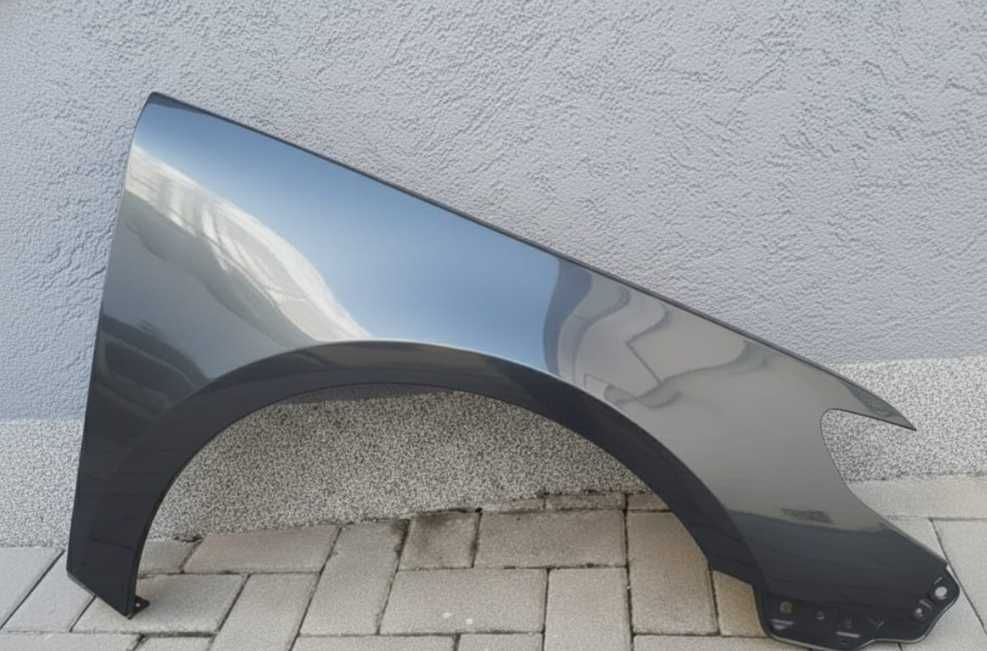 Aripa Fata Dreapta VW Passat CC 2008-2012 Vopsita Gri Inchis