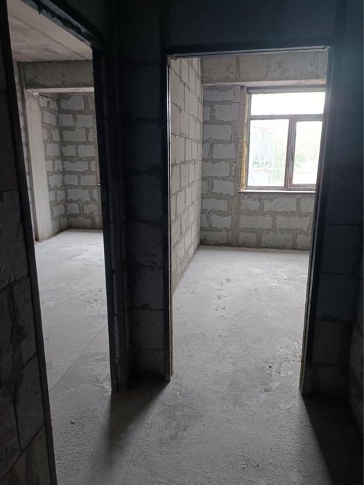 Тез ва арзон квартира сотилади