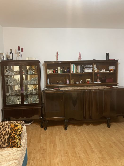 Set mobilier living clasic din lemn – vitrină, comodă, bufet, masă + 6 scaune