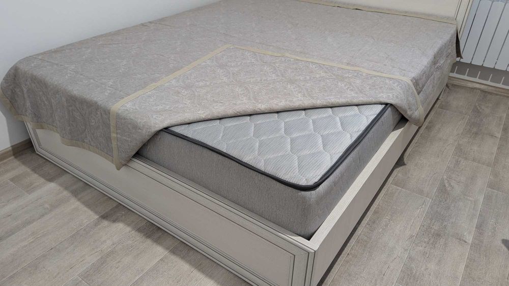 Продам новая двуспальная кровать с новым матрасом 160*200 см, Беларусь