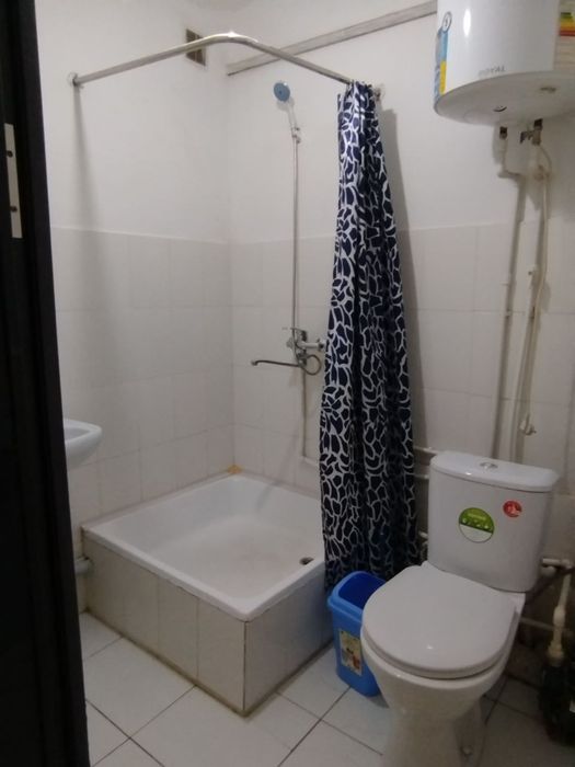 1 комната квартира сатилади 21 мкр 21 дом 4 этаж