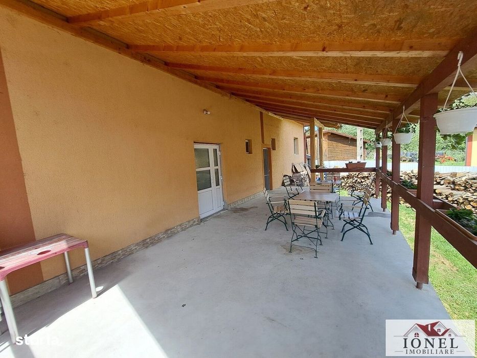 Casa cu spatiu comercial in Ocolis