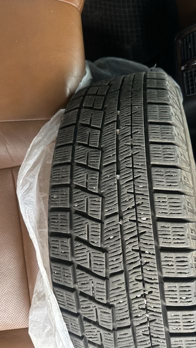 Продам зимние резины Yokohama 215 60 R17