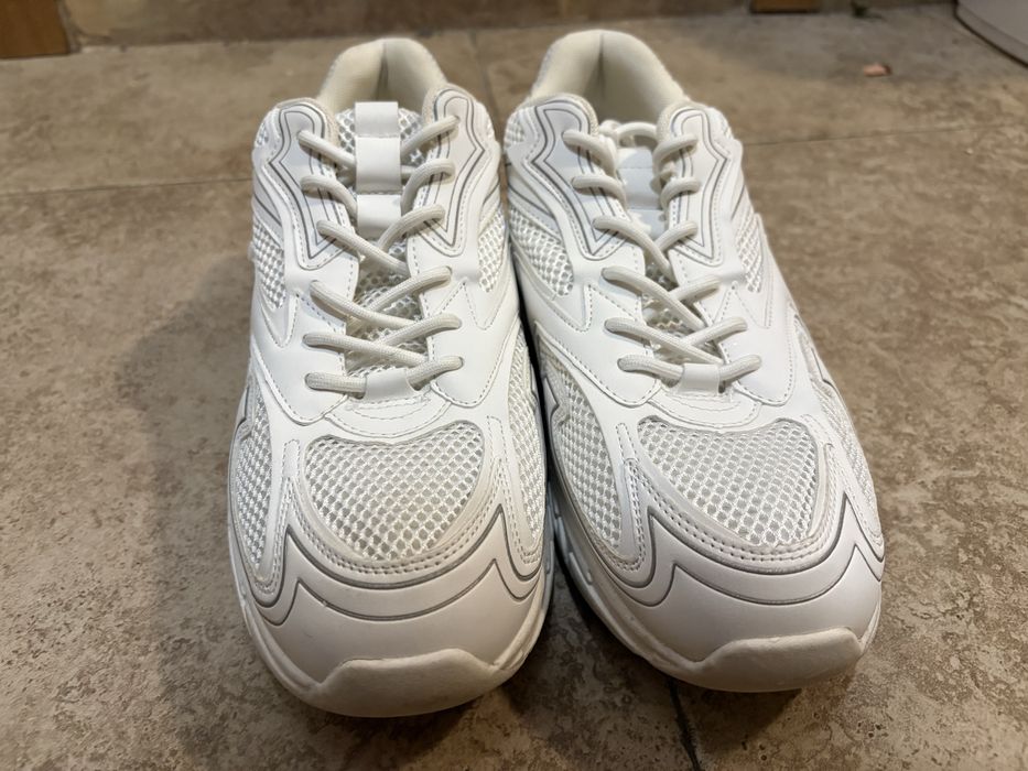 Маратонки NIKE бели