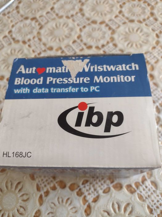 Апарат за измерване на кръвно налягане пулса и температура