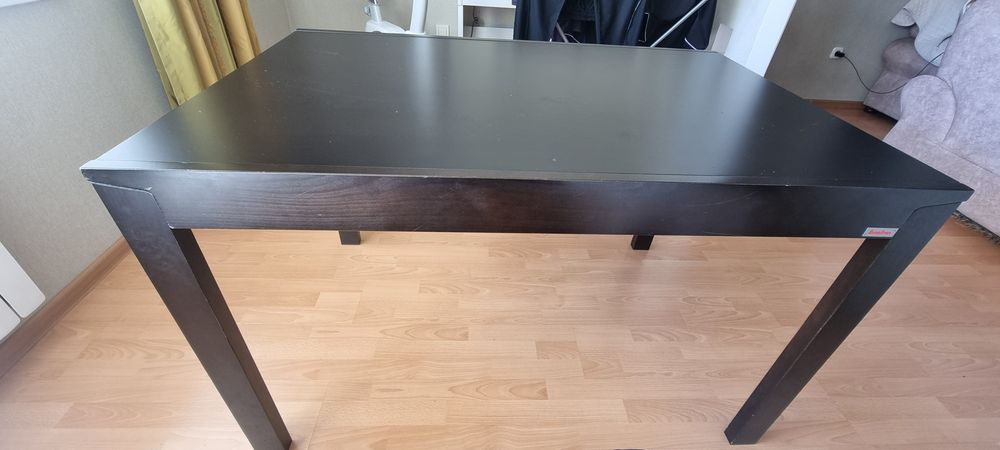 Продам комлект стол и  6 стульев.