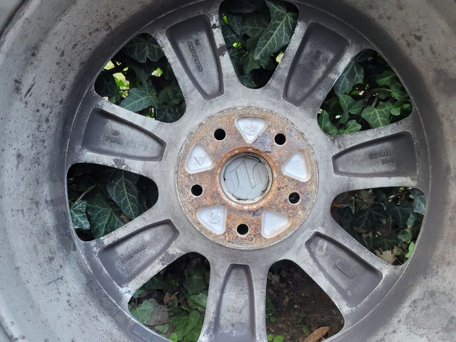 Vand jante suzuki  R 18' echipate de vara