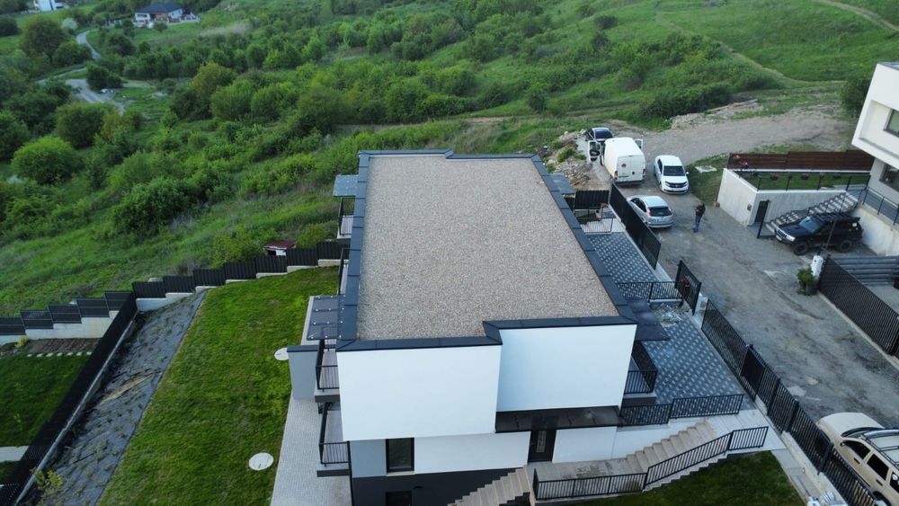 Se vinde unitate de duplex, Dezmir