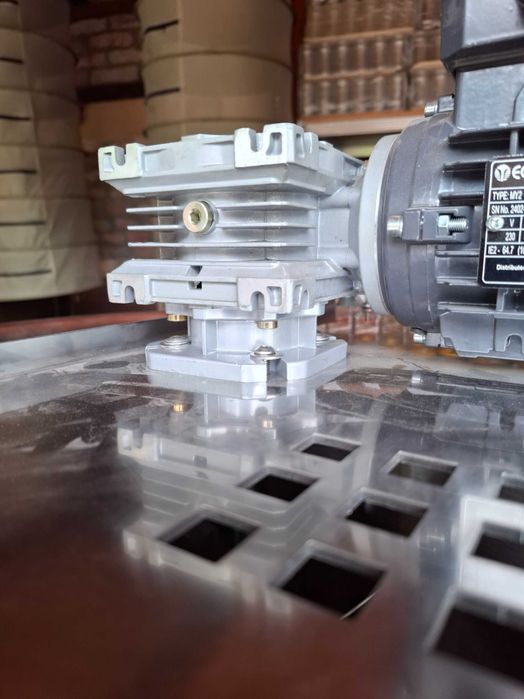 Oala motorizata cu mixer.