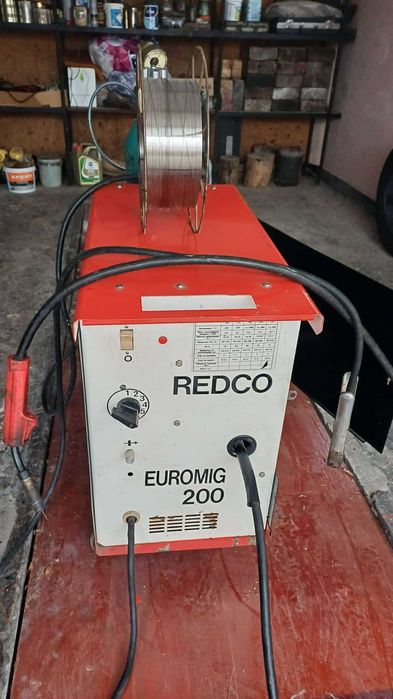 Трансформаторен трифазен МИГ-МАГ заваръчен апарат Редко