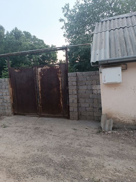 Diqqat! Dala hovli sotiladi. 4yarim sotix. 2xonali uyi bilan gaz bor
