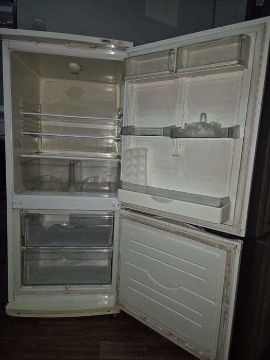 Продается холодильник Атлант.