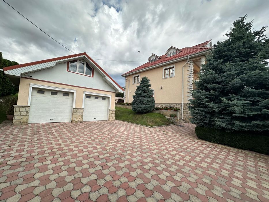 Casa S+P+E+M cu piscina