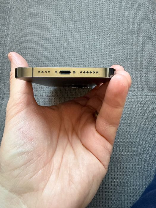 Vând iPhone 13 Pro Max 256 GB Graphite