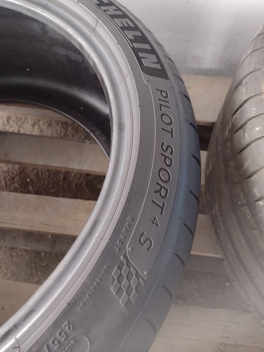 Много добри 2бр.255/40/19 Michelin PS4S dot1019