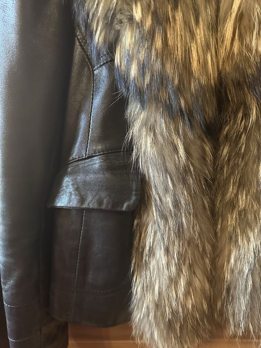 Дамско кожено яке с богат естествен косъм.