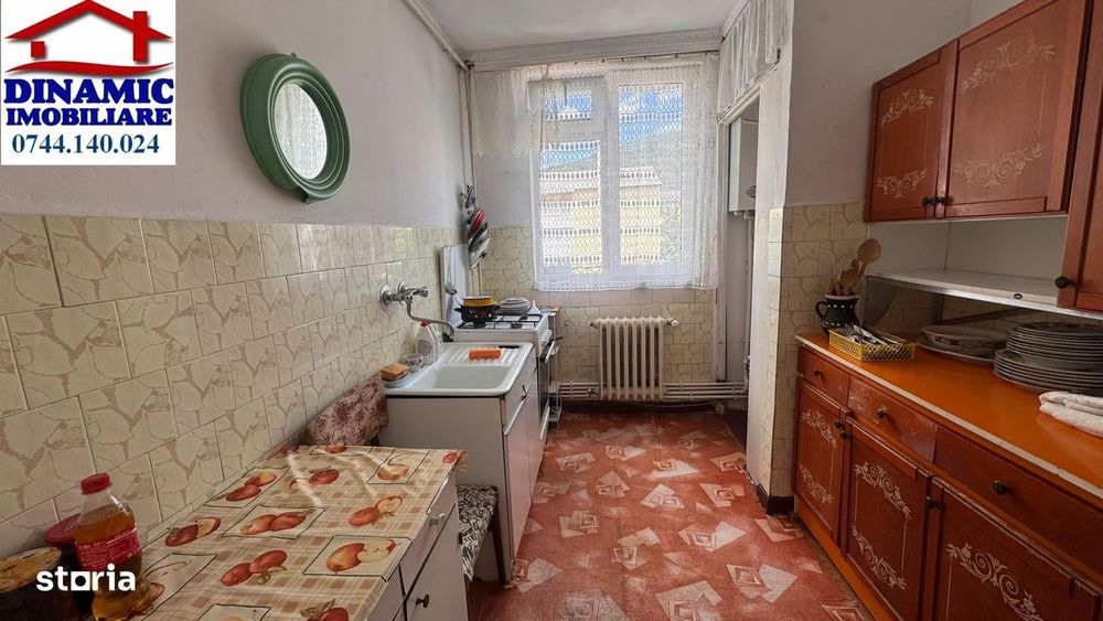 Ap 2 camere decomandat, etaj 3 – Precista, zona Școala 10, 49 000 Euro