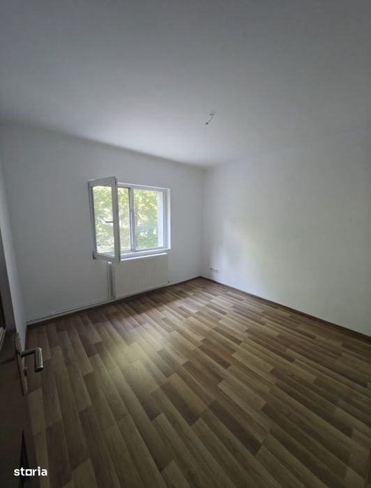 Apartament cu 4 camere, decomandat, et. 1 , 82 mp, Crizantemei , Micro — fotografia 3